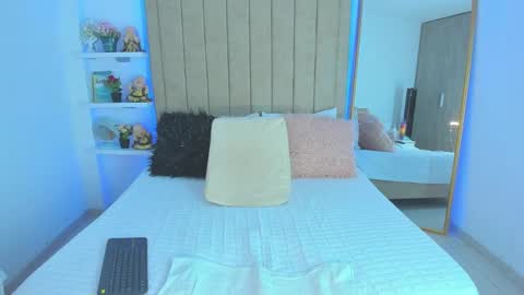 Vivian Monroe online show from 15, 1, 2025