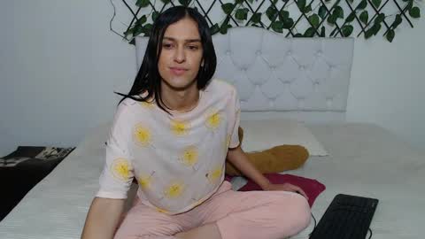 instagram Viviana73215 online show from 29, 4, 2026