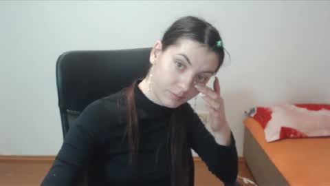 Snapshot of vivianngray chatting on 8, 12, 2024 Vivian Gray online show from 8, 12, 2024