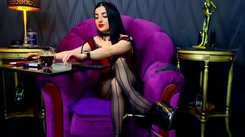 Vivian Reeve online show from 17, 12, 2024