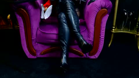 Vivian Reeve online show from 6, 3, 2025