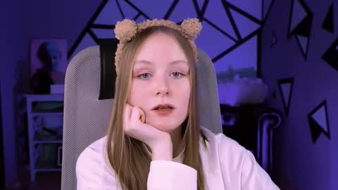 Vivien online show from 13, 2, 2025