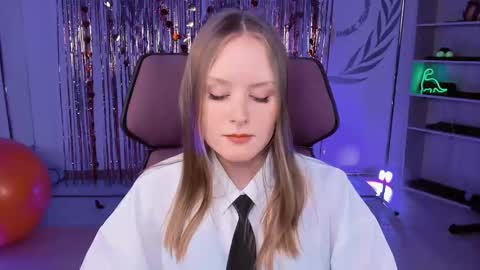 Vivien online show from 9, 3, 2025