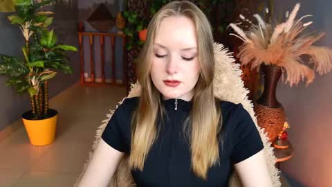 Snapshot of vivienleeigh chatting on 13, 5, 2026 Vivien online show from 13, 5, 2026