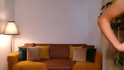 Vivienne online show from 14, 9, 2025