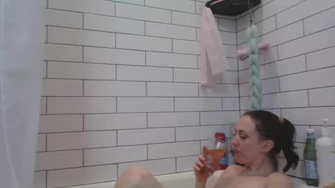 Snapshot of viviennoir chatting on 14, 1, 2026 viviennoir online show from 14, 1, 2026