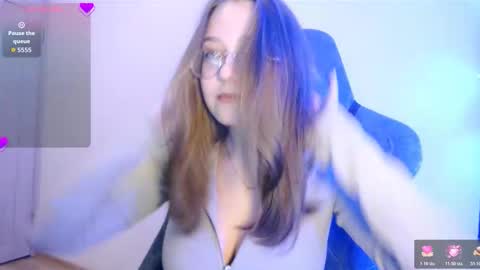 Snapshot of vivivivikkie chatting on 3, 12, 2025 vivivivikkie online show from 3, 12, 2025