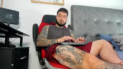 vyxen_ online show from 8, 4, 2026