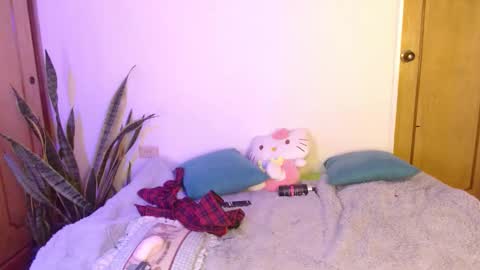 kitty SUPORT ME AND MY BABY SINGLE MOMY online show from 3, 10, 2025