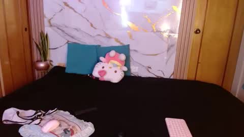 kitty SUPORT ME AND MY BABY SINGLE MOMY online show from 30, 3, 2026