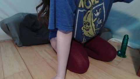 Snapshot of wacky_weirdo chatting on 28, 10, 2025 Rose online show from 28, 10, 2025