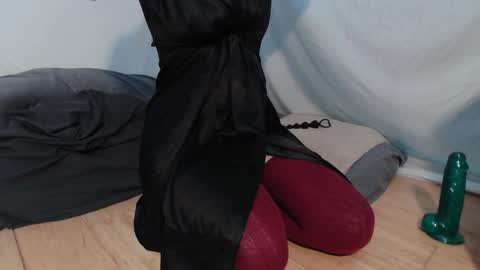 Snapshot of wacky_weirdo chatting on 9, 11, 2025 Rose online show from 9, 11, 2025