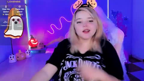   online show from 17, 10, 2025