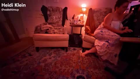 Snapshot of wakehimup chatting on 19, 12, 2025 wakehimup online show from 19, 12, 2025