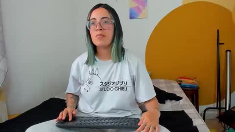 Snapshot of waningrosee chatting on 5, 11, 2025 Waningrose Lu online show from 5, 11, 2025