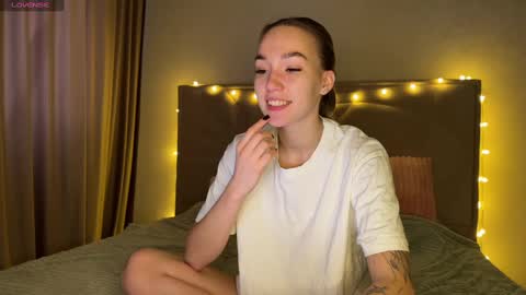 Snapshot of watergirl_ chatting on 25, 12, 2024 Im saving up for a new car help me online show from 25, 12, 2024