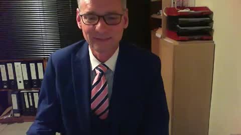 Snapshot of wetsuitedman chatting on 19, 5, 2026 Franz online show from 19, 5, 2026
