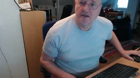 Snapshot of wetwo chatting on 16, 11, 2025 WeTwo online show from 16, 11, 2025