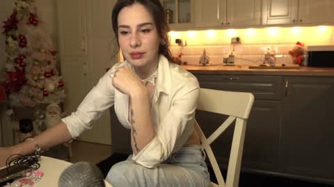 Snapshot of whats_her_name chatting on 13, 12, 2024 Victoria Maria online show from 13, 12, 2024