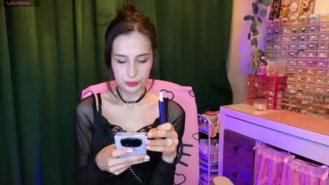 Snapshot of whats_her_name chatting on 29, 5, 2026 Victoria Maria online show from 29, 5, 2026