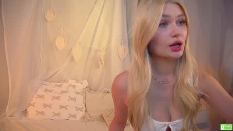 Snapshot of white_godness chatting on 16, 2, 2025 Chloe    NEXT STREAM - 1 december online show from 16, 2, 2025