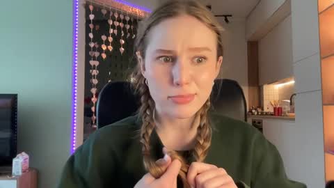 Alisa online show from 8, 3, 2025