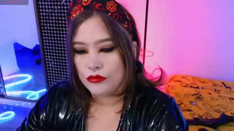 Laura  online show from 4, 7, 2026
