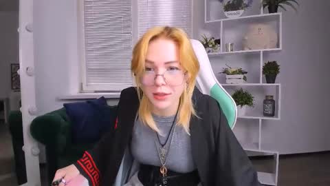 Snapshot of wild_berry_soul chatting on 21, 10, 2025 wild_berry_soul online show from 21, 10, 2025