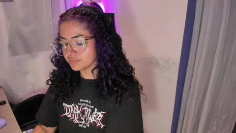     Luna Violeta  A r t i s t  online show from 13, 2, 2025