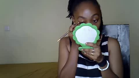 girlie o online show from 28, 1, 2025