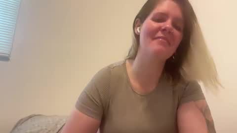 Snapshot of wldntulik2no chatting on 4, 12, 2024 Moth online show from 4, 12, 2024