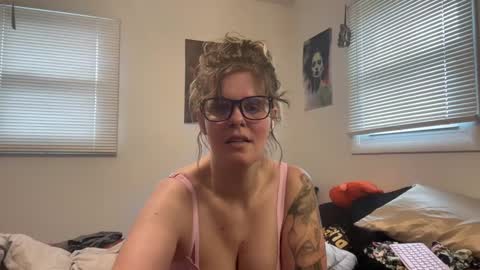 Snapshot of wldntulik2no chatting on 6, 2, 2025 Moth online show from 6, 2, 2025