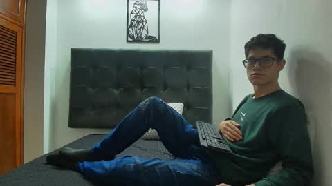  W O L F  online show from 3, 2, 2025