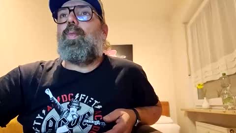 Adam online show from 25, 10, 2025