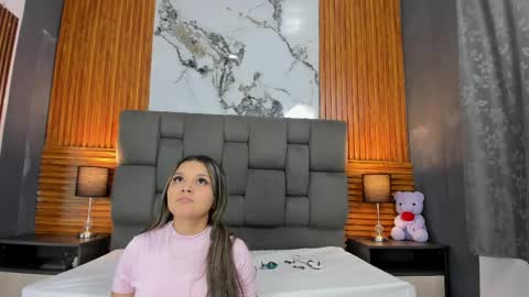 wonderkloe_ online show from 8, 4, 2026