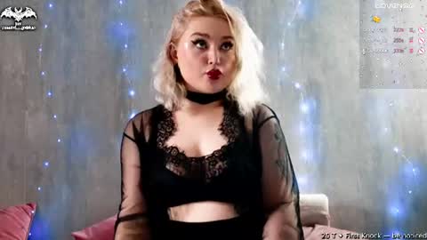Snapshot of wounded_goddess chatting on 17, 6, 2026 Goddess Sophy online show from 17, 6, 2026