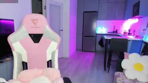 Emi online show from 8, 10, 2025