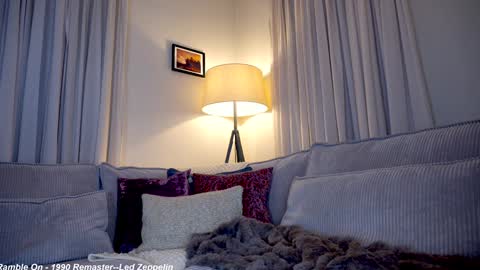 Lily online show from 3, 12, 2024