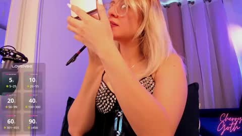 Snapshot of xcherrygoth chatting on 13, 10, 2025 Cherry Goth online show from 13, 10, 2025