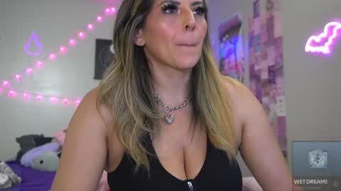 Snapshot of xclusivesecrets chatting on 3, 10, 2025 spoil me here online show from 3, 10, 2025