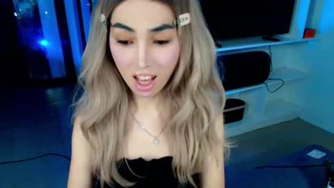 Snapshot of xdropgorgeous_onlyamira chatting on 13, 10, 2025 Hello ur lovely AMIRA online show from 13, 10, 2025