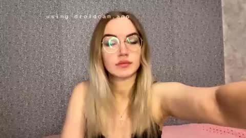 Snapshot of xelindria chatting on 22, 12, 2025 Helen online show from 22, 12, 2025