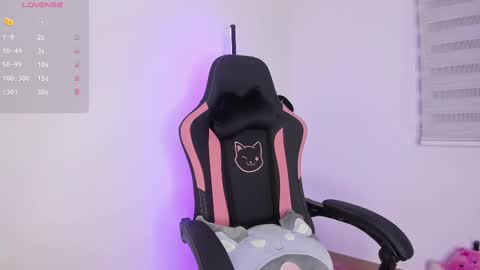 Snapshot of xemily_hardy chatting on 8, 3, 2025 Kanae. online show from 8, 3, 2025