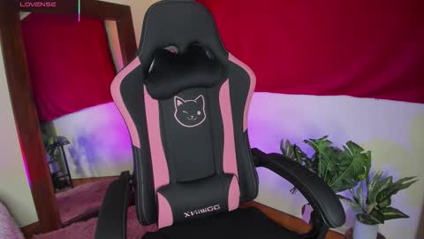 Snapshot of xemily_hardy chatting on 15, 10, 2025 Kanae. online show from 15, 10, 2025