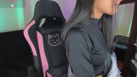 Snapshot of xemily_hardy chatting on 29, 10, 2025 Kanae. online show from 29, 10, 2025