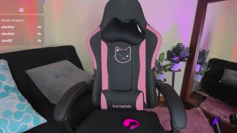 Snapshot of xemily_hardy chatting on 2, 11, 2025 Kanae. online show from 2, 11, 2025