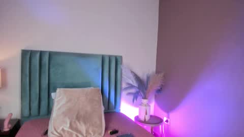 Xena Revelo online show from 13, 2, 2026