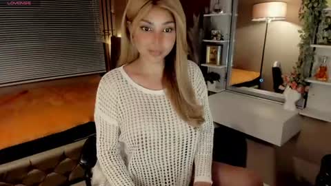 Snapshot of xhey_honeyx chatting on 13, 7, 2026 hey honey online show from 13, 7, 2026