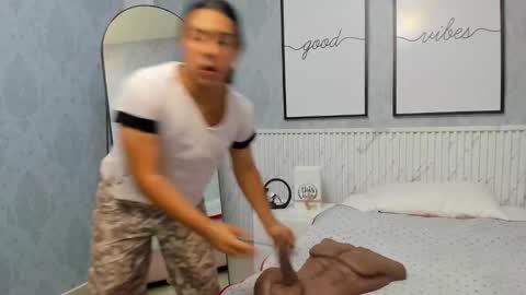 Yoy  online show from 11, 9, 2025