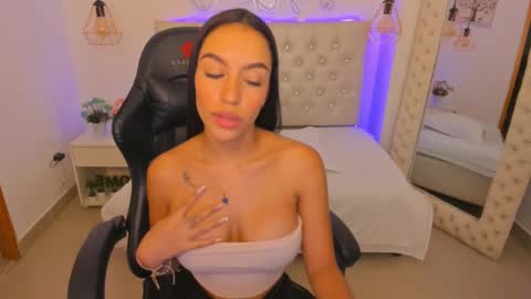 xiomara_cortes online show from 3, 2, 2025